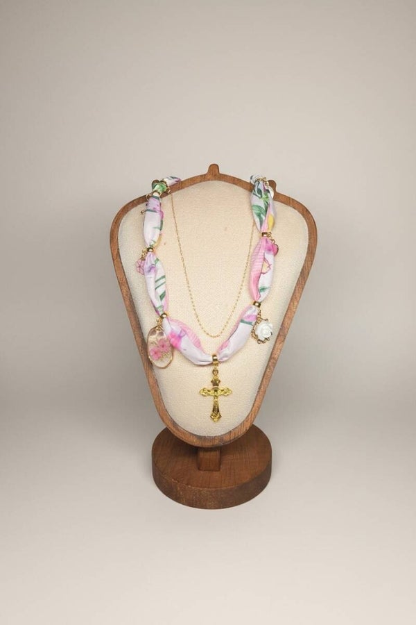 Collier breloque en tissus