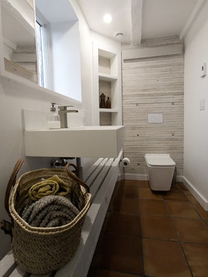Modern bathroom