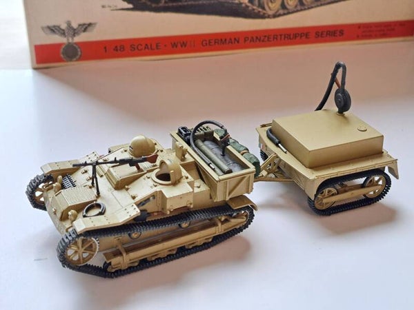 Mirage Hobby | Nr. 35514 | 1:35 - Transporter Renault UE With Fuel Trailer