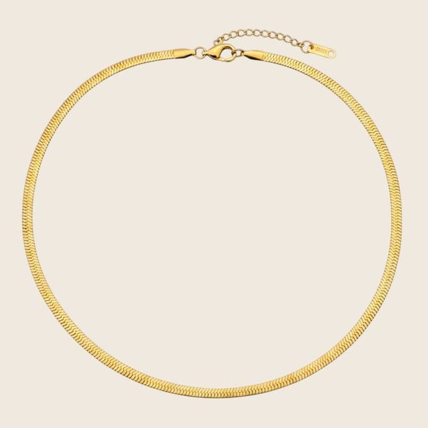 Golden line necklace