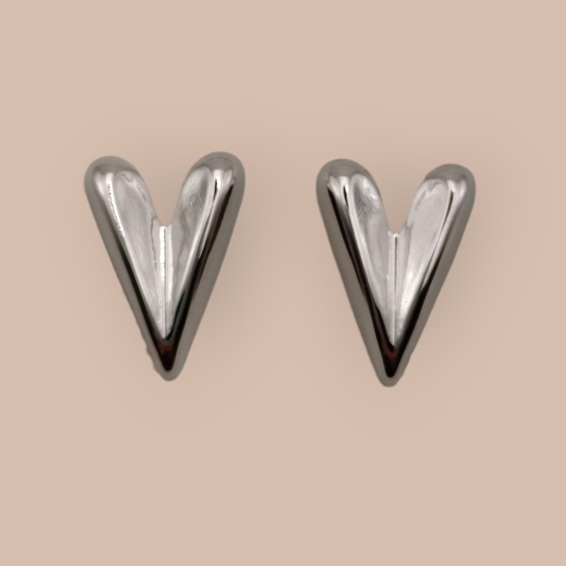 V Heart Studs Silver