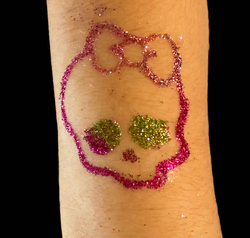Glittertattoo schedel meisje