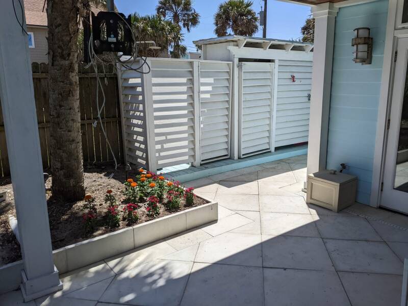 loff-outdoor-shower-and-pool-cubby-pergola-standard-ctyt26.jpg