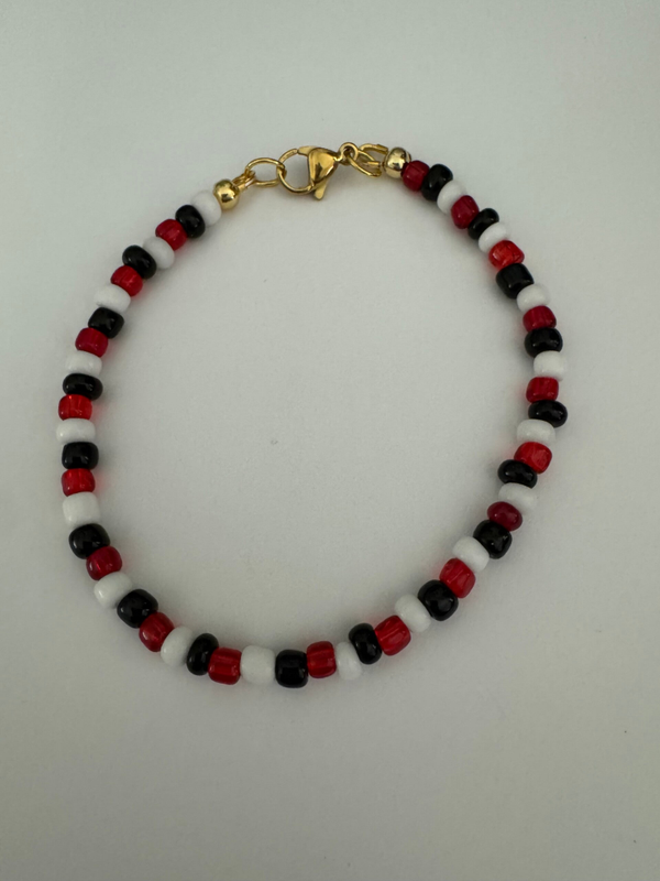 Bracelet black, garnet, white seed bead