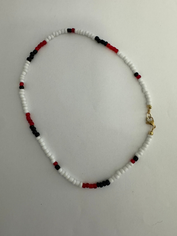 Necklace black, garnet, white seed beads