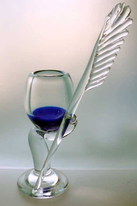 Inktbeker met schrijfveer 45 cm Prijs Almeers Dictee. Ontwerp Sjaak Alosery, uitvoering Rafal Rysz