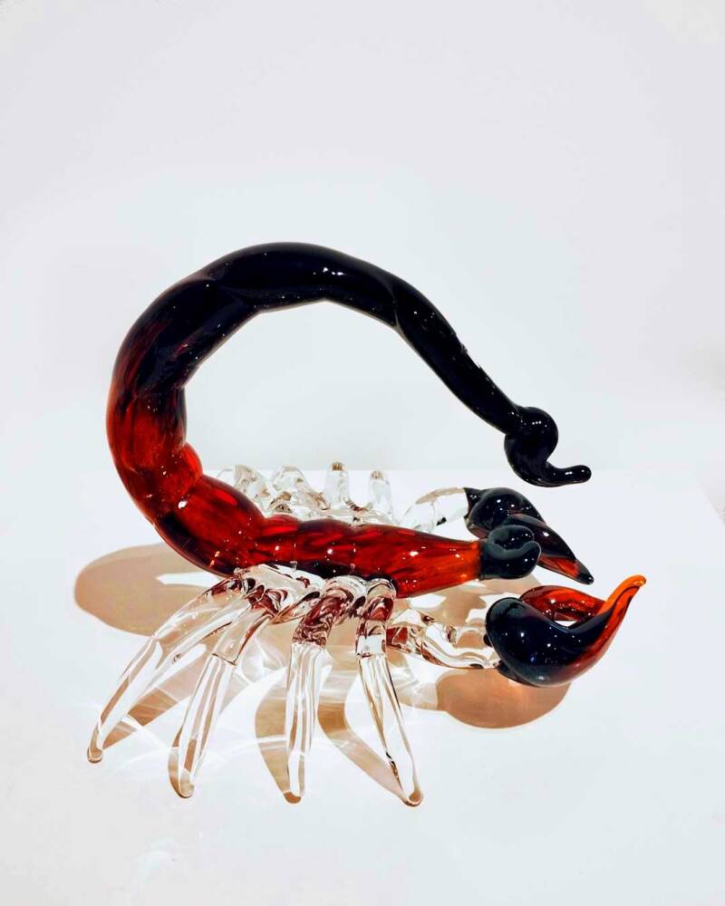 Schorpioen amber, Boheems kristalglas