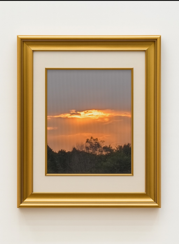 Gliding Horizon in Gold
