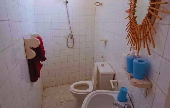Salle d'eau privative avec douche et wc