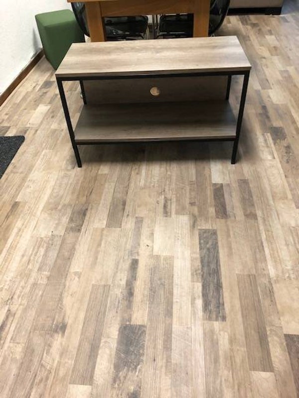 Tv-kast zwart/bruin.