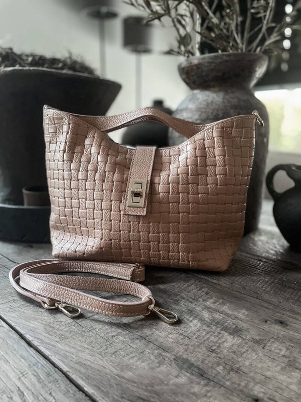 Tas Ella nude