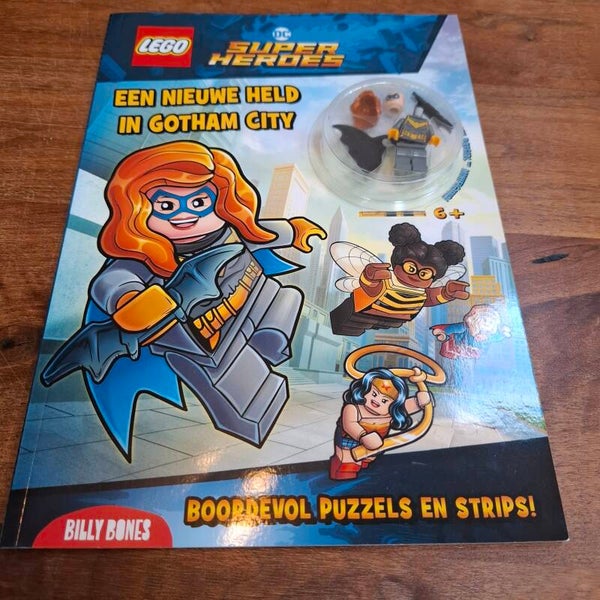 [b22sh01nl] DC Super Heroes Activity Book