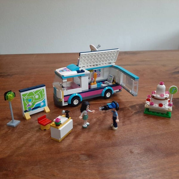 [41056]-2 Heartlake News Van