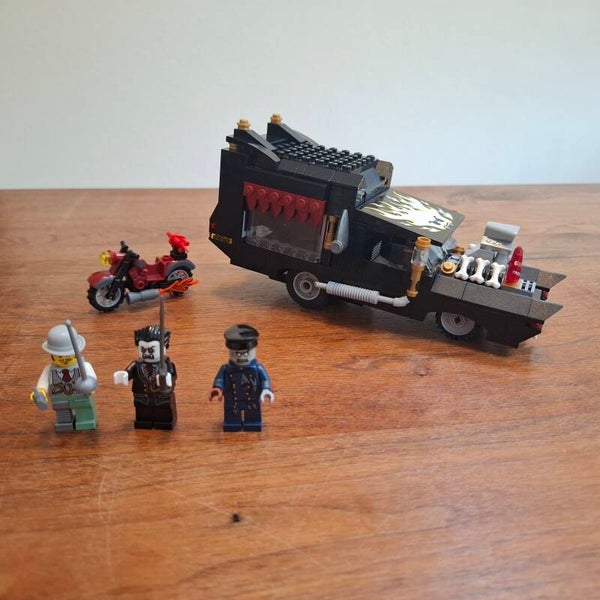 [9464]-2 The Vampire Hearse