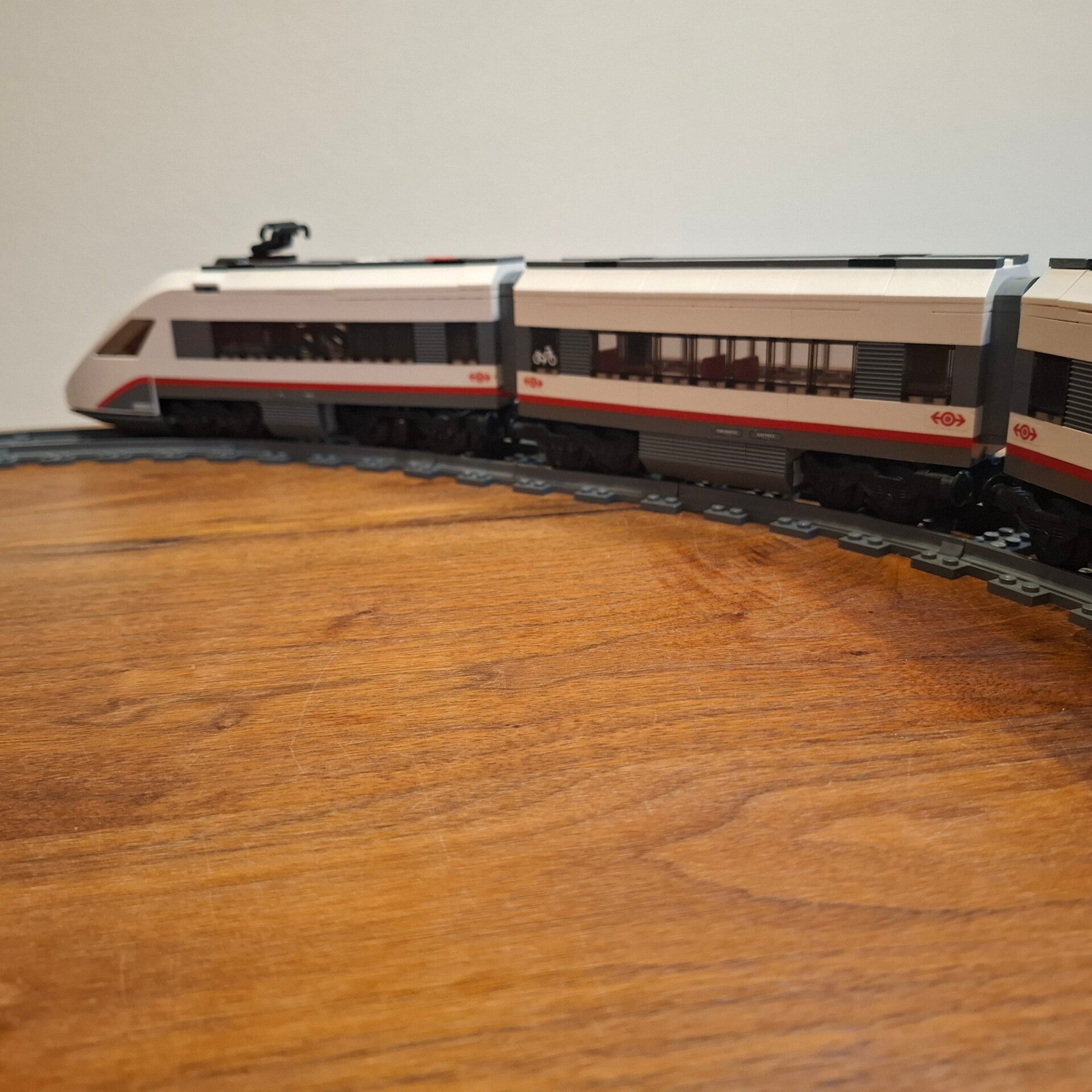 [60051]-8i3x High-speed Passenger Train