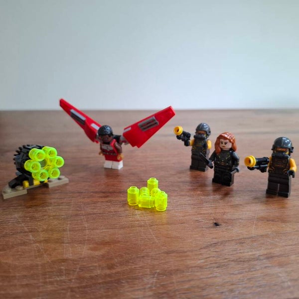 [40418]-1ib Falcon & Black Widow blister pack