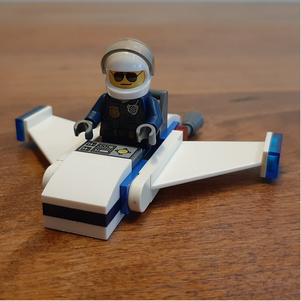 [951901]-1 Police Officer and Jet foil pack