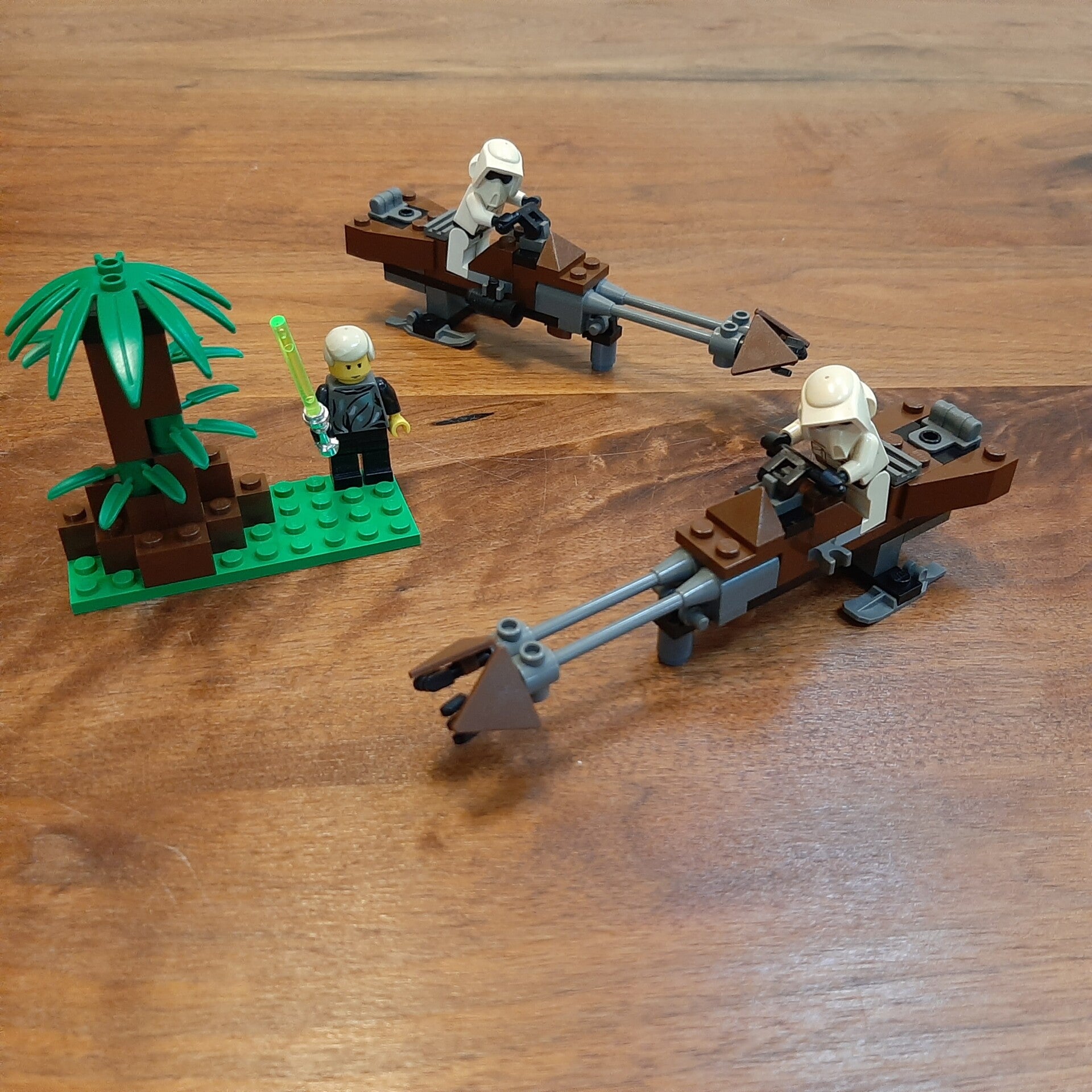 [7128]-1i Speeder Bikes