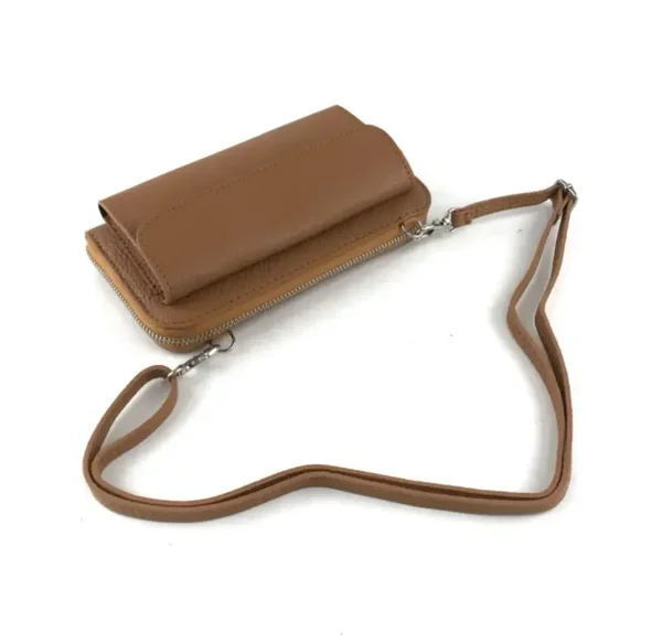 LUXE PORTEMONNEE MET TELEFOONVAK. Kleur: cognac Materiaal: kalfsleer handmade in Italy Maat: 20x10x4cm