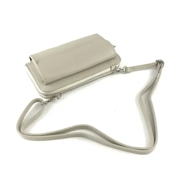 LUXE PORTEMONNEE MET TELEFOONVAK. Kleur: licht taupe Materiaal: kalfsleer Made in Italy Maat: 20x10x4cm