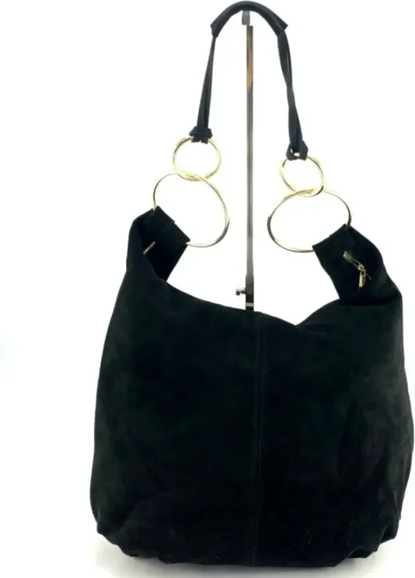 GROTE SUEDE TAS MET GROTE GOUDEN RING. Kleur: zwart Materiaal: Kalfsleer handmade in Italy Maat: 46x70x7cm