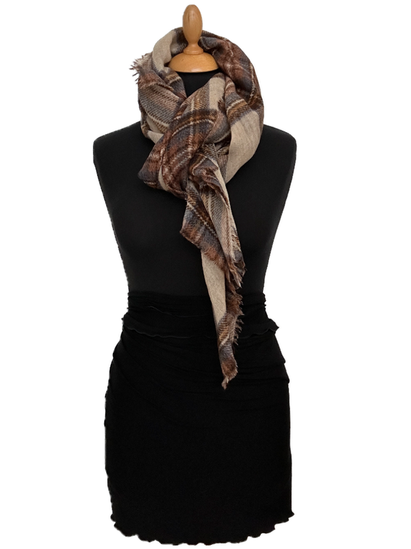 HIGHFIELD SHAWL DESSIN “RUIT” ZAND PRINT MATERIAAL: WOL