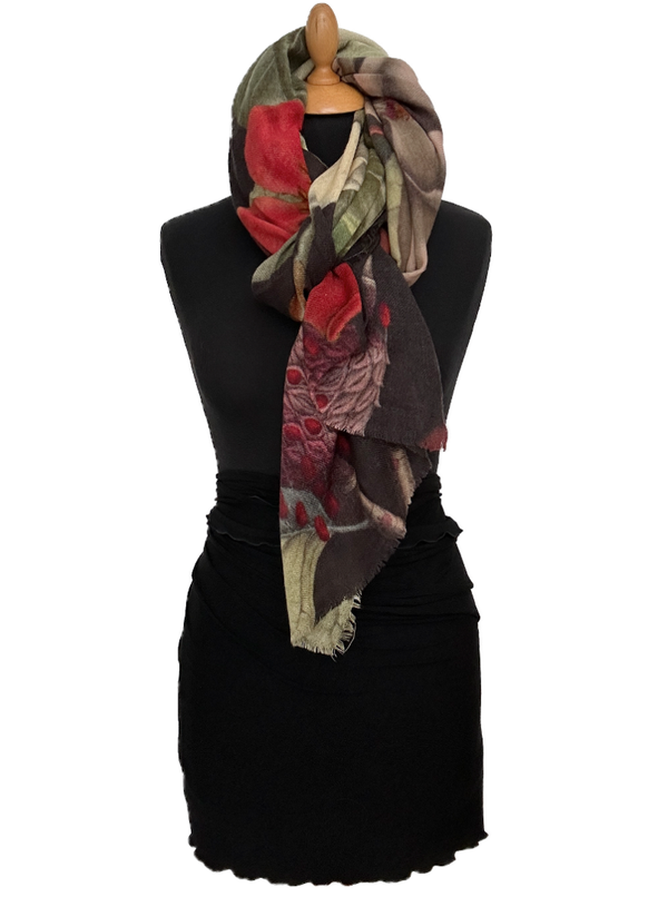 HIGHFIELD SHAWL DESSIN “BLOEMEN” MOOIE TINTEN GROEN/COGNAC/BORDEAUX MATERIAAL: WOL