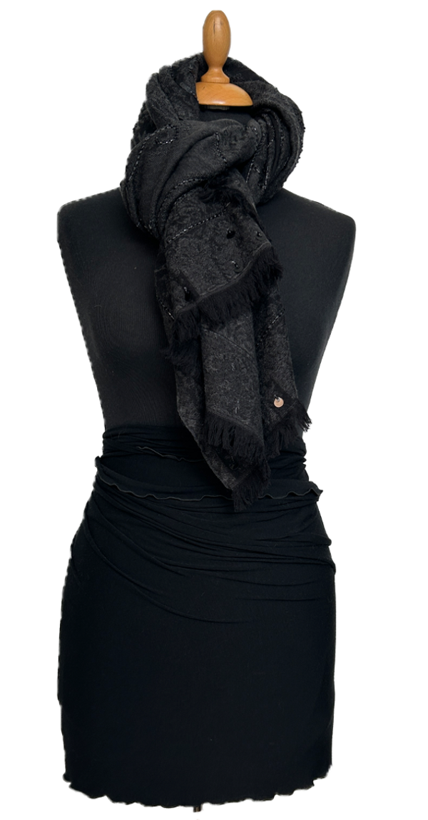 HIGHFIELD GEWEVEN PAISLEY SHAWL MET PAILLETTEN EN KRALEN.