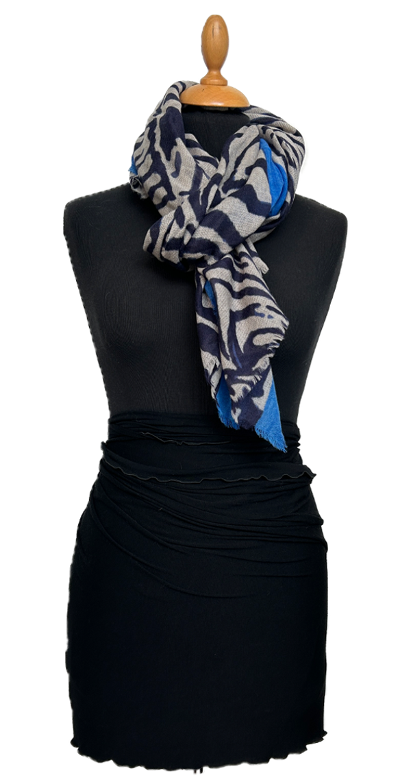 HIGHFIELD SHAWL DESSIN ZEBRA PRINT MET KOBALT BLAUWE BORDER