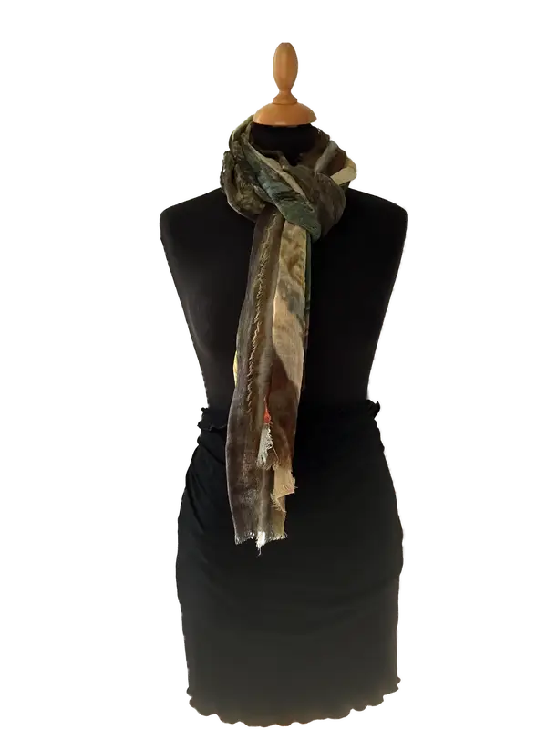 HIGHFIELD SHAWL DESSIN “HUIS”100% MERINO WOL, 70CM X 180CM. KLEUR OCRE/BLUE/GREEN Code:365
