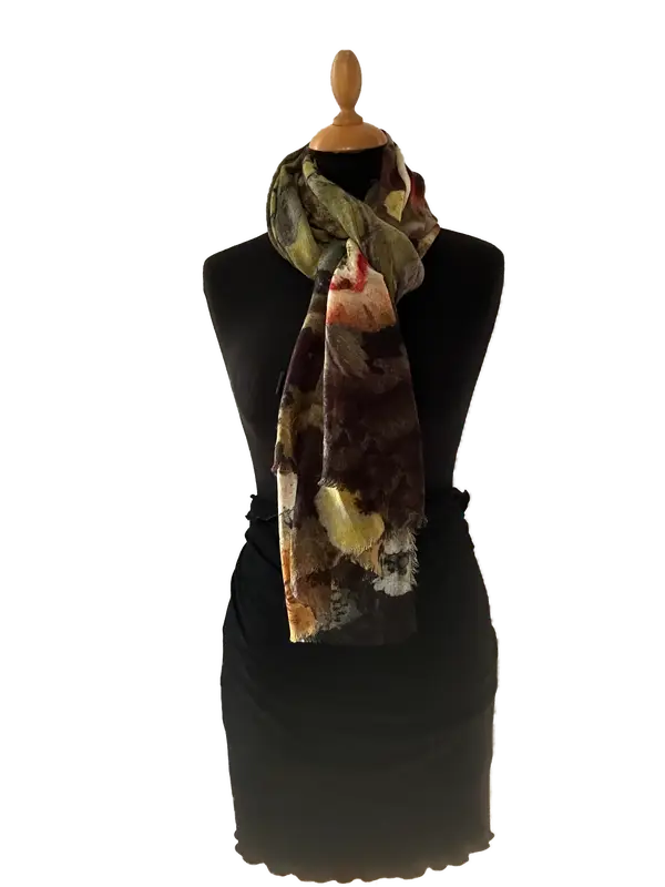 HIGHFIELD SHAWL DESSIN “FLOWER” 100% MERINO WOL, 70CM X 180CM. KLEUR MULTICOLOR/GREEN