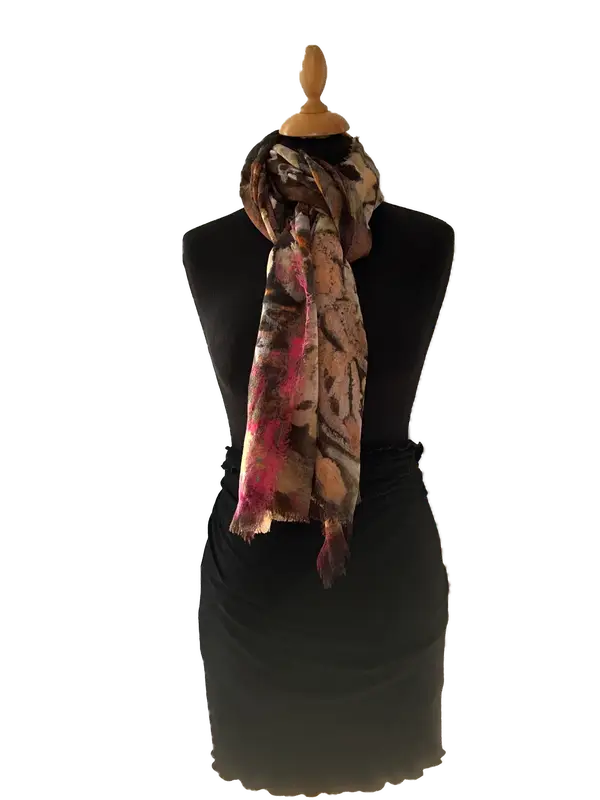 HIGHFIELD SHAWL DESSIN “FLOWER” 100% MERINO WOL, 70CM X 180CM. KLEUR SAND/BROWN