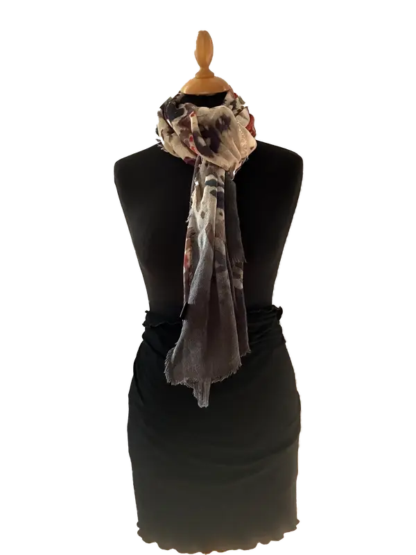 HIGHFIELD SHAWL DESSIN “PAISLEY” 100% MERINO WOL, 70CM X 180CM. KLEUR ANTRACITE/SAND