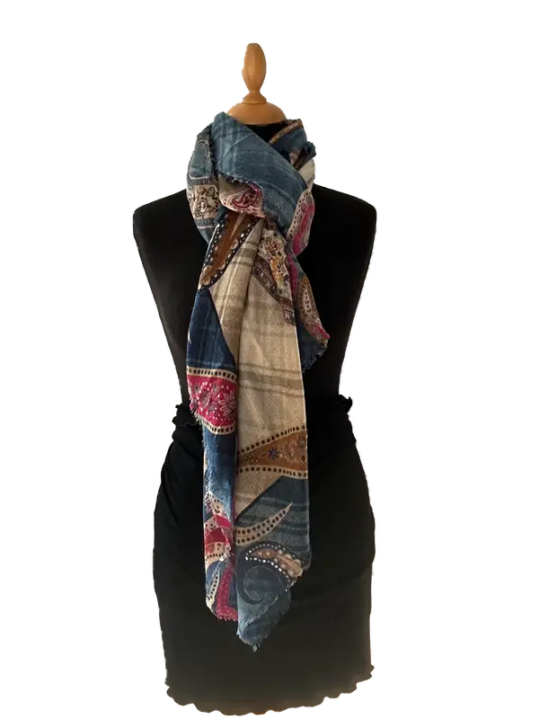 HIGHFIELD SHAWL DESSIN “PAISLEY/RUIT” 100% MERINO WOL, 90CM X 190CM. KLEUR BLUE/SAND