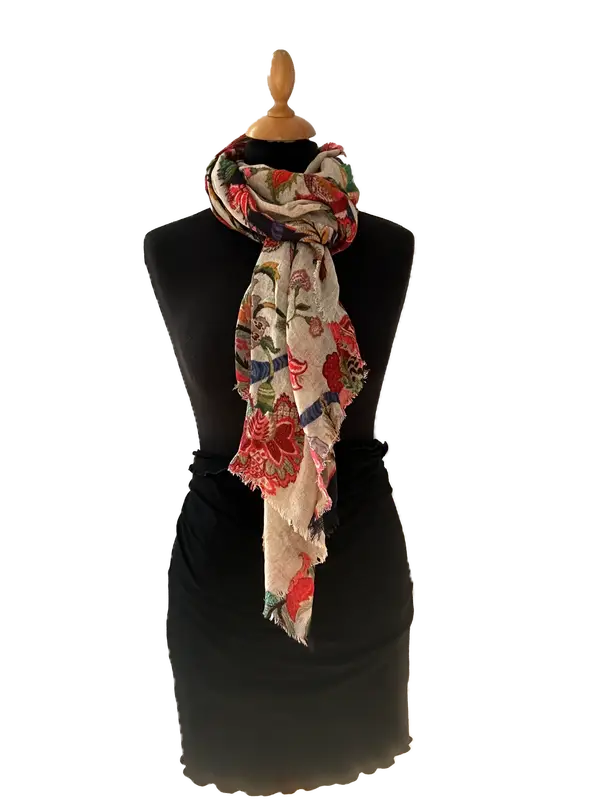 HIGHFIELD SHAWL DESSIN “FLOWER” 100% MERINO WOL, 70CM X 180CM. KLEUR SAND