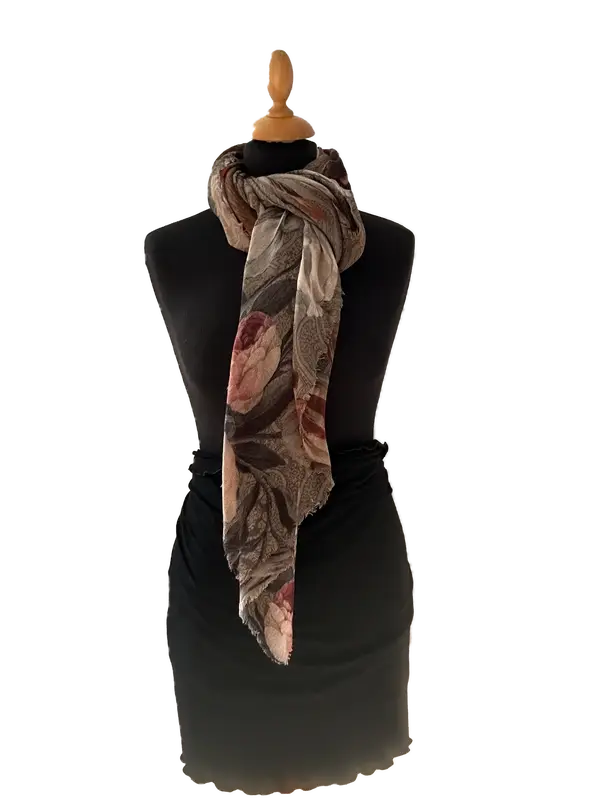 HIGHFIELD SHAWL DESSIN “FLOWER” 100% MERINO WOL, 70CM X 180CM. KLEUR BROWN