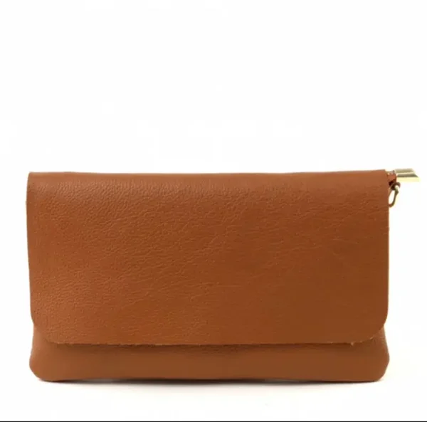 CLUTCH//ENVELOPE TAS Kleur Cognac Materiaal: Kalfsleder made in Italy Maat: 25x15x1cm.
