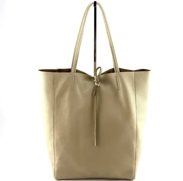 BIG SHOPPER Kleur: Taupe Materiaal: kalfsleder handmade in Italy Maat: 40x37x12cm