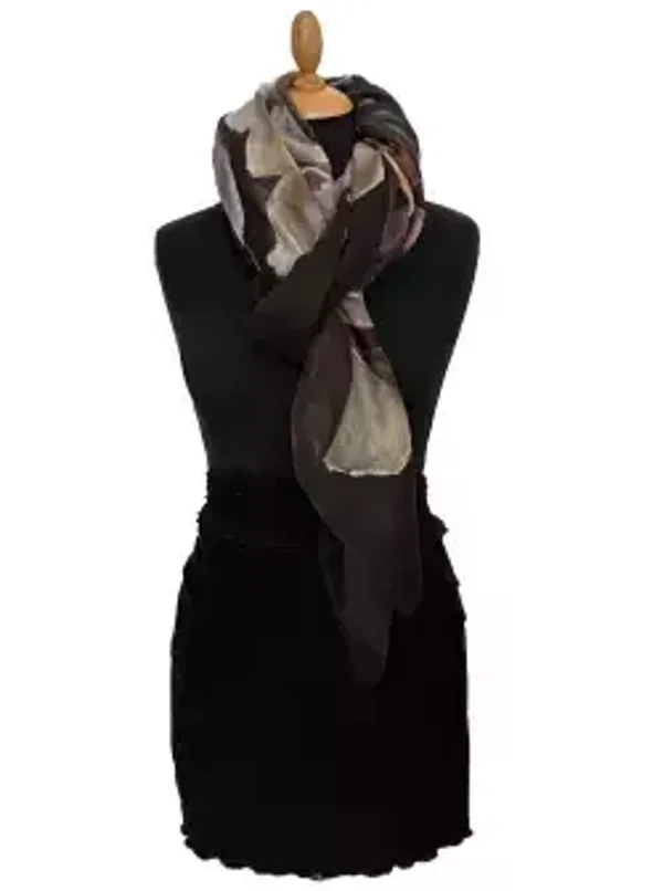 HIGHFIELD SHAWL DESSIN “BIG FLOWER” IN MOOIE HERFST TINTEN BRUIN/GROEN OFFWHITE/BLAUW