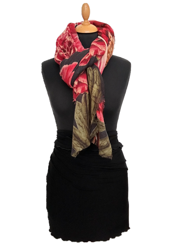HIGHFIELD SHAWL DESSIN “BLOEMEN”  GROEN/ROOD TINTEN