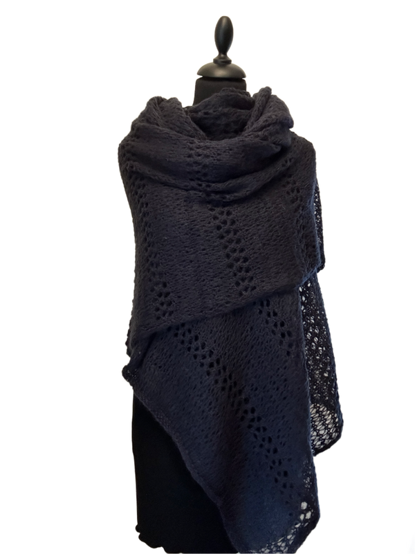 HIGHFIELD  AJOUR GEBREIDE STOERE  SHAWL 38% ACRYL 32% POLYAMIDE, 30% WOL , 90 X 180CM. KLEUR: NAVY. MADE IN ITALY