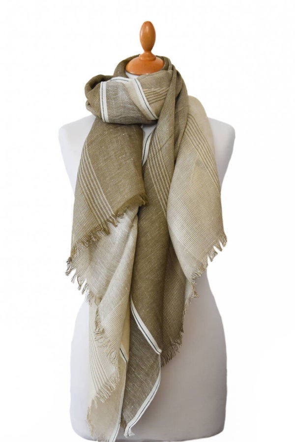 Shawl met strepen in taupe offwhite kleurverloop
