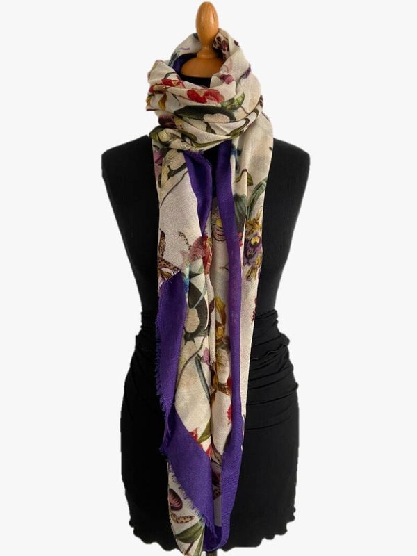 SHAWL DESSIN BLOEM MET EEN PAARSE BORDER