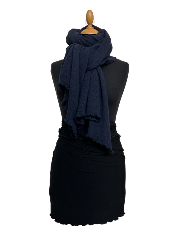 HIGHFIELD SHAWL GEBREID MET RUFFLE RONDOM, KLEUR NAVY, 80 x 190CM