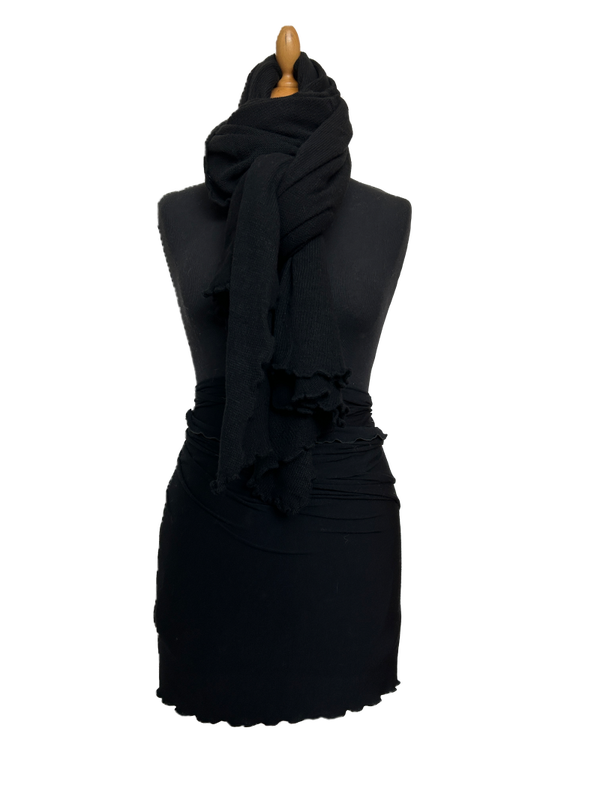 HIGHFIELD SHAWL GEBREID MET RUFFLE RONDOM, KLEUR BLACK, 80 x 190CM