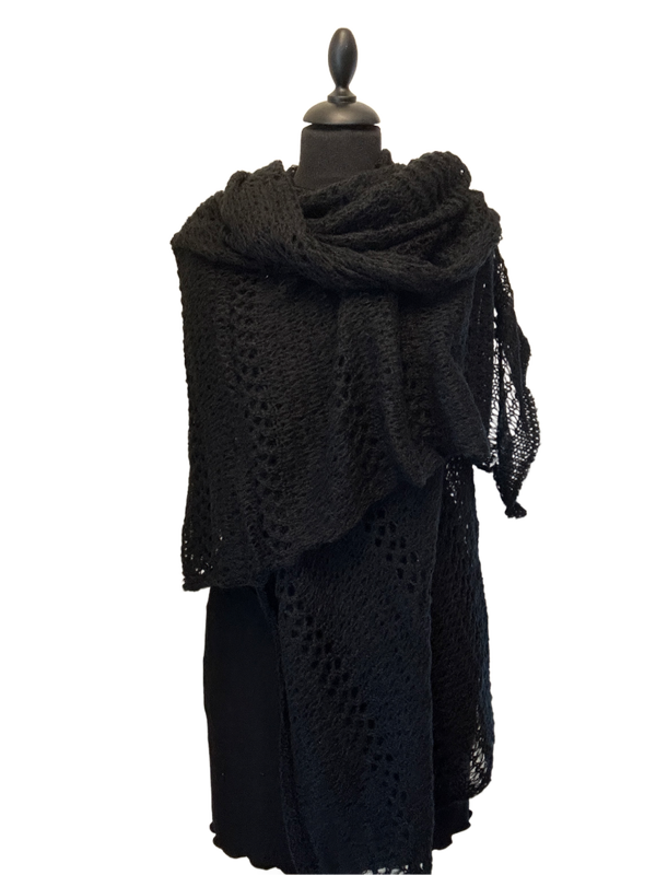 HIGHFIELD  AJOUR GEBREIDE STOERE  SHAWL 38% ACRYL 32% POLYAMIDE, 30% WOL , 90 X 180CM. KLEUR: ZWART MADE IN ITALY