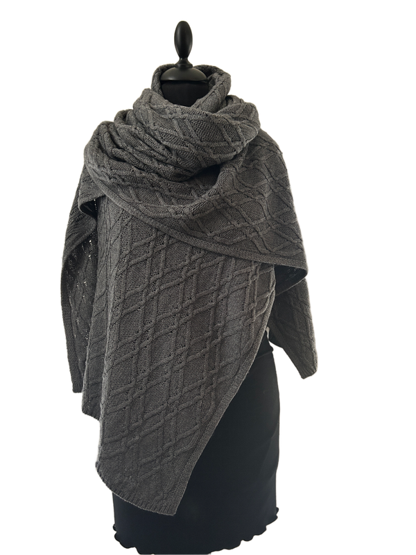 HIGHFIELD SHAWL DIAMANT PATROON GEBREID 85% KATOEN 15% WOL, 80 X 190CM. KLEUR: ANTRACIET. MADE IN ITALY