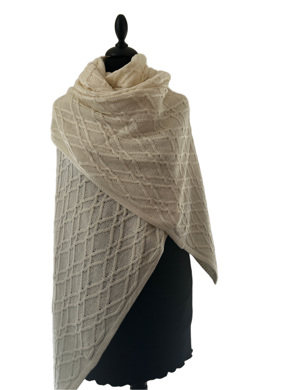 HIGHFIELD SHAWL DIAMANT PATROON GEBREID 85% KATOEN 15% WOL, 80 X 190CM. KLEUR: OFF WHITE. MADE IN ITALY