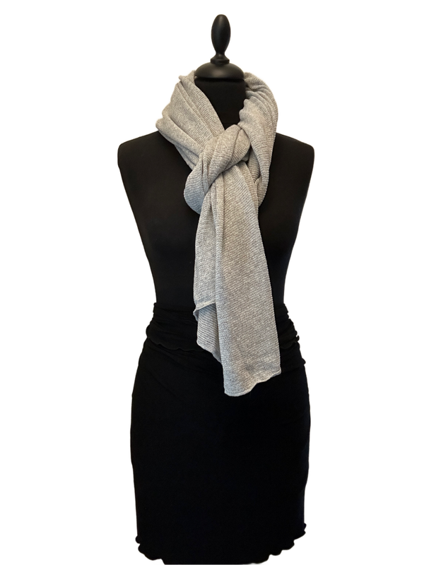 HIGHFIELD DUN GEBREIDE RIB SHAWL 50% KATOEN 50% ACRYL, AFMETING: 50 X 210CM KLEUR: LICHT GRIJS