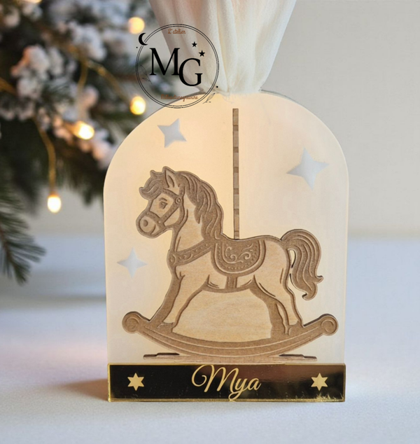 Suspension Noël cheval à bascule personnalisée